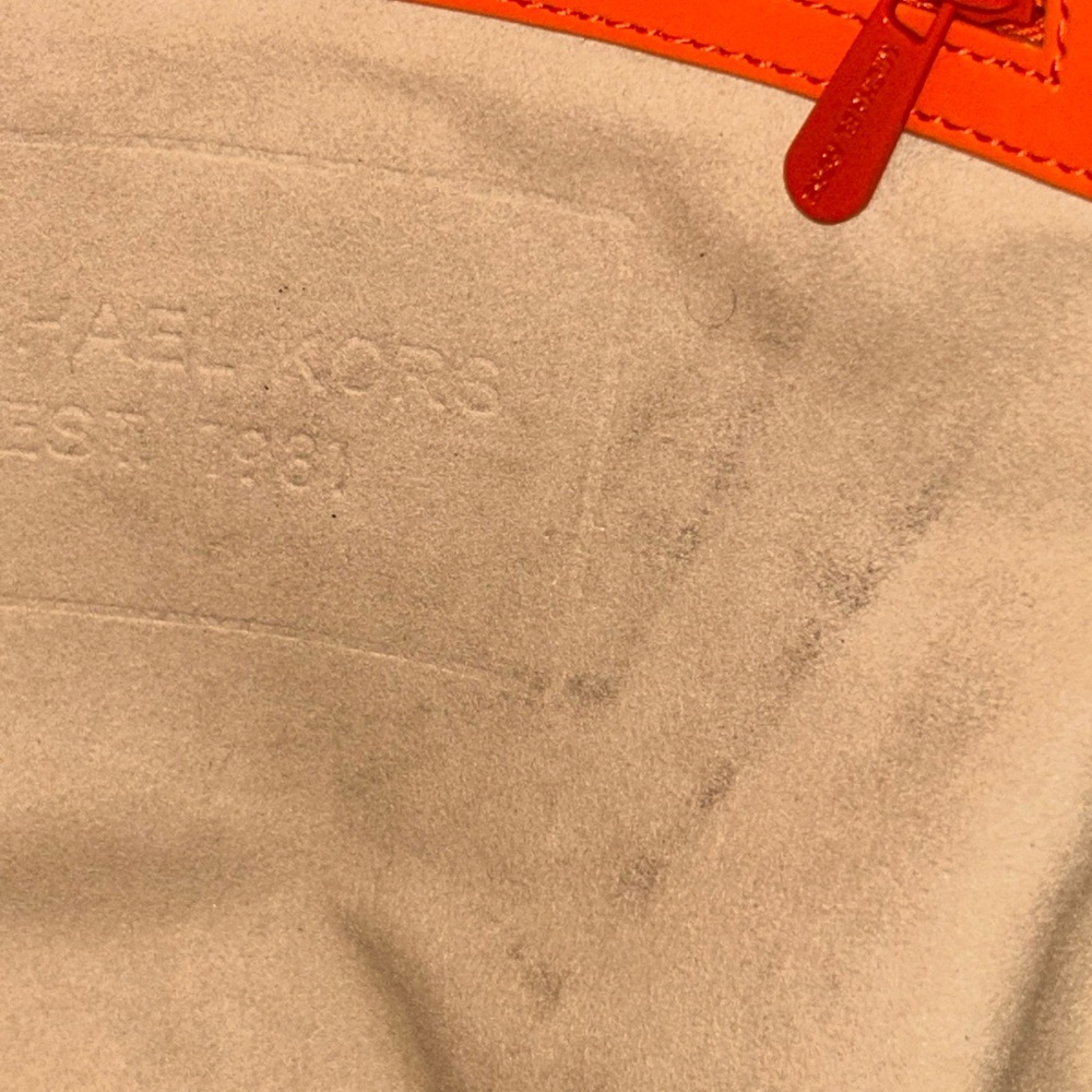 Pre loved Michael Kors quilted jet set Orange Embossed Tote Bag with wristlet - Picture 11 of 16